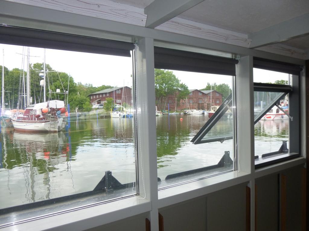 Hausboot Daenholm Hotel Stralsund Quarto foto