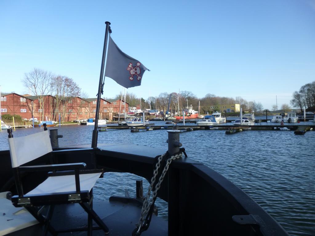 Hausboot Daenholm Hotel Stralsund Exterior foto